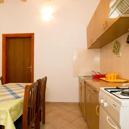 Milna 2461c Apartment
