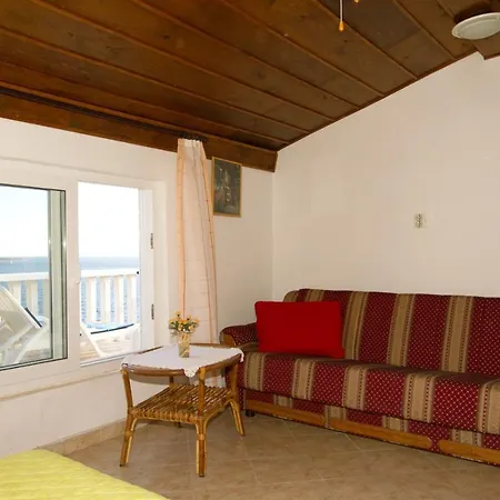 Milna 2461c * Rukavac (Vis)