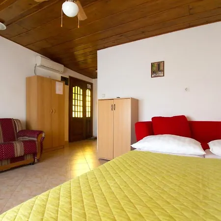 Milna 2461c Rukavac (Vis)