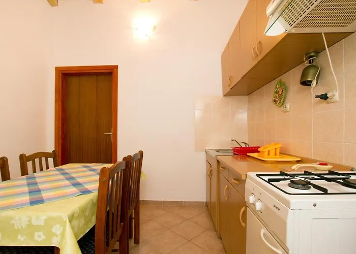 Milna 2461c Apartment